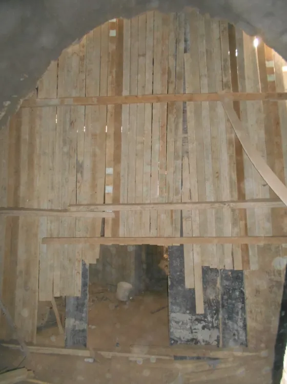 Εσωτερικά το αυθαίρετο υπόσκαφο