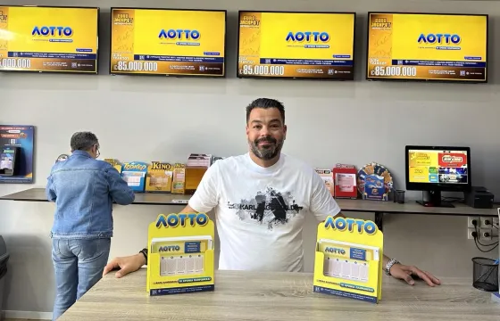 Θανάσης Γιαπουτζής, ιδιοκτήτης καταστήματος ΟΠΑΠ επί της οδού Γρ. Λαμπράκη 16, στον Εύοσμο Θεσσαλονίκης.