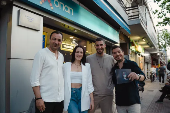 Αντώνης Πετρόπουλος και Γιώργος Αλεξόπουλος, με τους δημοσιογράφους του gazzetta, Μάρθα Χωριανοπούλου και Γιάννη Μπαϊρκατάρη