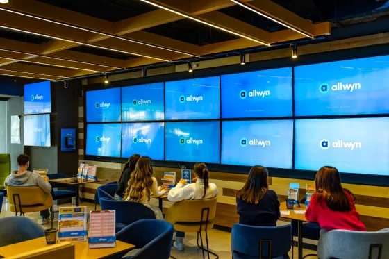 Με σύγχρονο look and feel, τα καταστήματα Allwyn φέρνουν περισσότερη διασκέδαση και ακόμη πιο πολλές εκπλήξεις