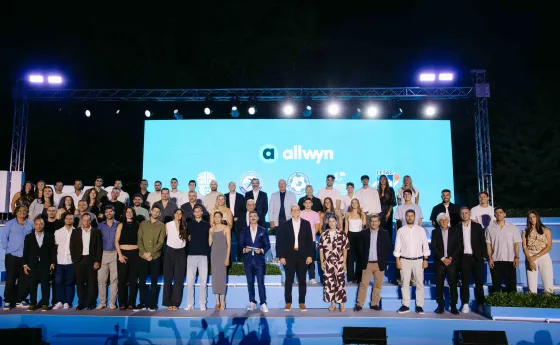Στελέχη της Allwyn με εκπροσώπους της ΕΟΚ, της ΕΟΠΕ, της ΕΠΟ, της ΚΟΕ και του ΣΕΓΑΣ