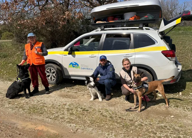 Χειριστές και σκύλοι ανιχνευτές