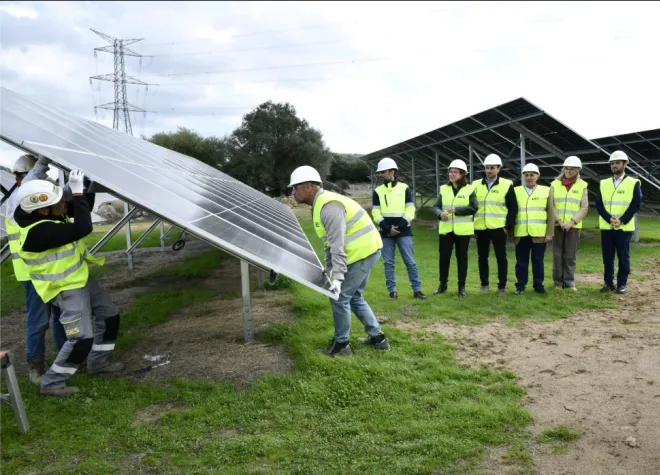 κατασκευή φωτοβολταϊκού