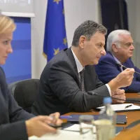 SKYLAKAKIS SDOUKOU AIVALIOTIS