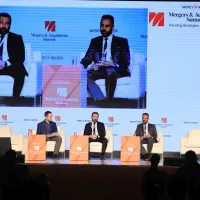 Από αριστερά: Δημήτρης Δελεβέγκος, Επιχειρηματικός Συντάκτης, Καθημερινή - Κωνσταντίνος Αλεξανδρίδης, CFO, ΔΕΗ- Γιώργος Μακρυπίδης, Partner, Advisory, Corporate Finance Leader, PwC Greece της PwC Ελλάδας