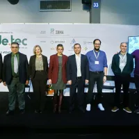 Ομαδική φωτογραφία εξ αριστερών: κ.κ. Κουγιουμτζόπουλος, Ντελέζος, Μισκάκη, Μπιζάνη, Βαφειάδης, Γουργουλέτης, Στασινάκης, Βακάλης