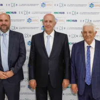 (διακρίνονται από αριστερά) Αλέξανδρος Κατραούζος, Πρόεδρος ΣΕΧΒ, Σπύρος Θεοδωρόπουλος, Πρόεδρος ΣΕΒ, Παναγιώτης Σκαρλάτος, Γενικός Διευθυντής ΣΕΧΒ