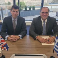 Ο Διοικητής της ΑΑΔΕ, Γιώργος Πιτσιλής με τον Βρετανό ομόλογό του © ΑΑΔΕ