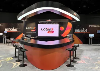 LOTOSXOmniStand intralot