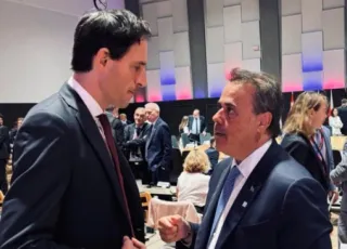 PAPASTAVROU HOEKSTRA