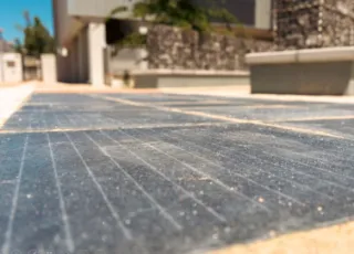 ηλιακές πεζοδρομίσεις