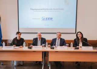 (από αριστερά): Ράνια Αικατερινάρη, Πρόεδρος της Εκτελεστικής Επιτροπής & Αντιπρόεδρος ΔΣ του ΣΕΒ, Σπύρος Θεοδωρόπουλος, Πρόεδρος Διοικητικού Συμβουλίου του ΣΕΒ, Νίκος Βέττας, Γενικός Διευθυντής του ΙΟΒΕ, Ρόζα Μόνου, Διευθύντρια Τομέα Επικοινωνίας του ΣΕΒ