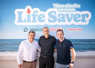 Ο Αναπληρωτής Διευθύνων Σύμβουλος της Allwyn Hellas, Οδυσσέας Χριστοφόρου, ο Δήμαρχος Πειραιά, Γιάννης Μώραλης, και ο Σαράντος Ευσταθόπουλος, Διοικητής του Αντικαρκινικού Νοσοκομείου Πειραιά «Μεταξά»