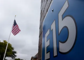 E15