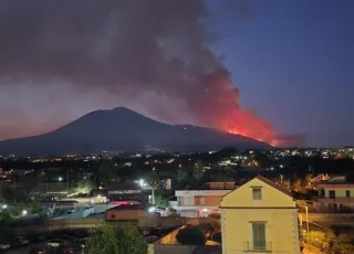 w11-105249VESUVIUS