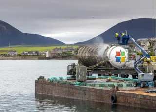 project-natick-underwater-datacenter-barge